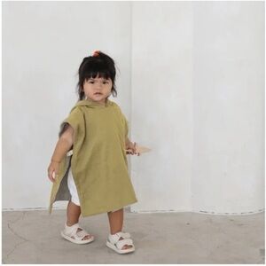 Big Little Universe Reversible Hooded Poncho NWOT‎ mustard gray